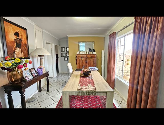 2 BEDROOM SIMPLEX FOR SALE IN MORELETA PARK
